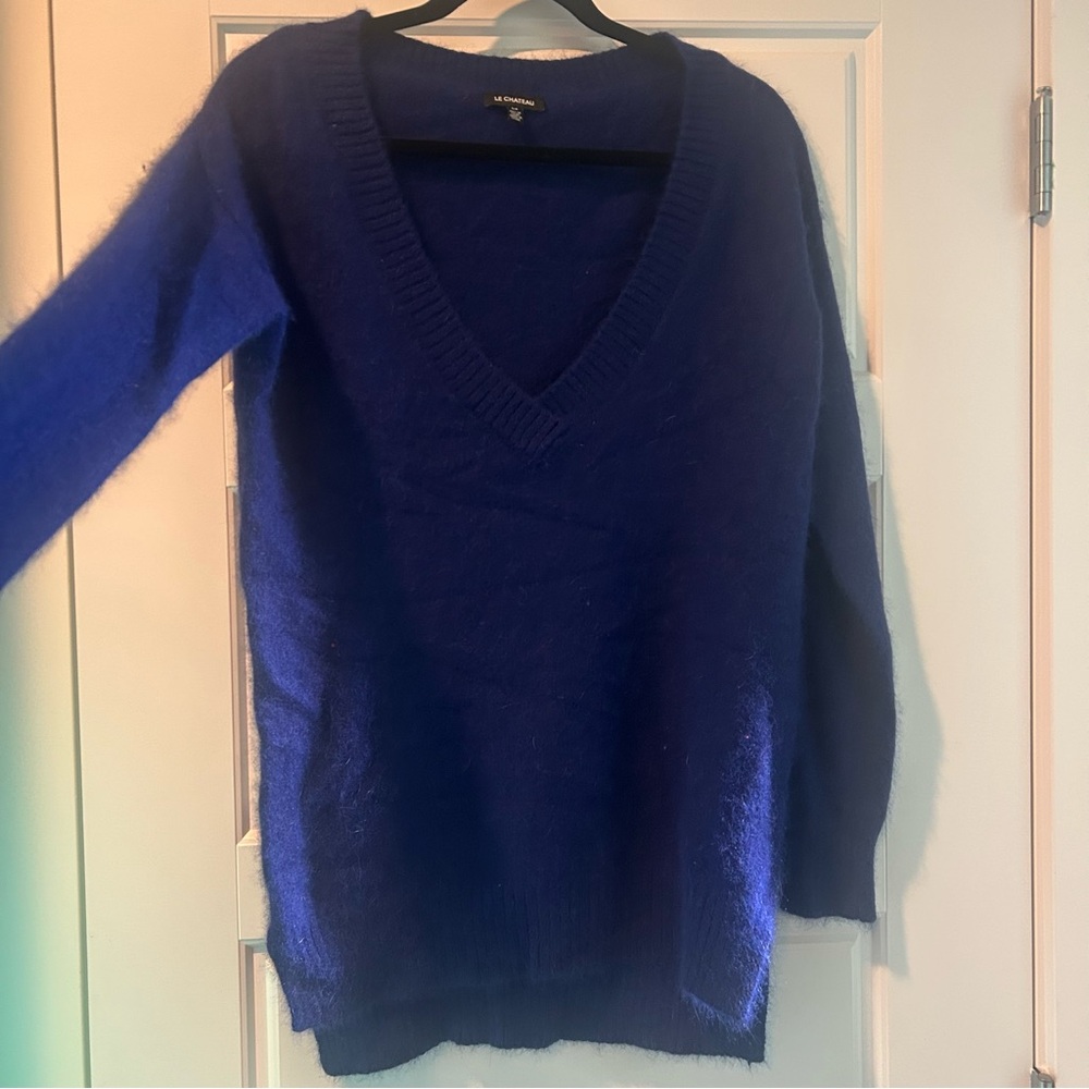 Le Chateau Blue V-Neck Sweater Knit Casual - Picture 2 of 10